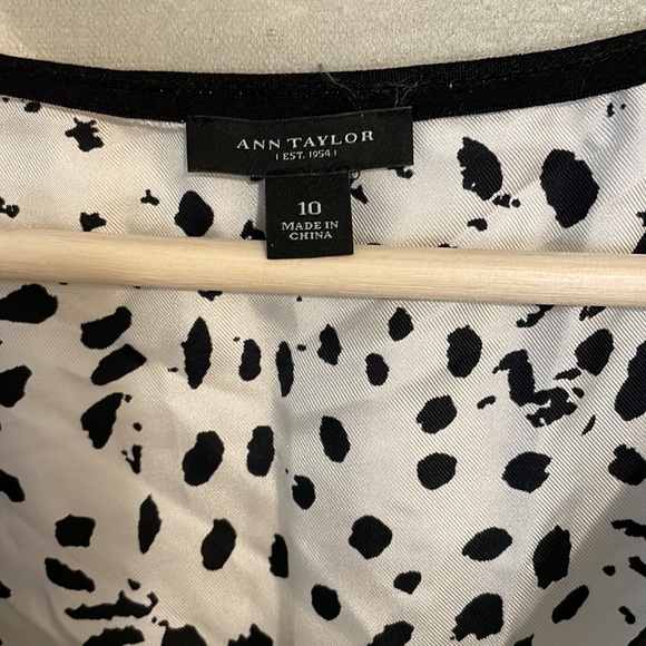 Ann Taylor Silk Blouse- Puff Sleeve, Animal Print (Size 10) - Picture 3 of 13